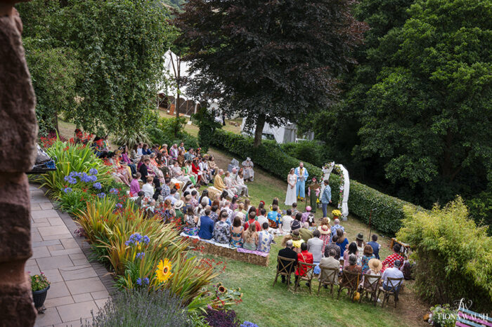 relaxed-wedding-photographer